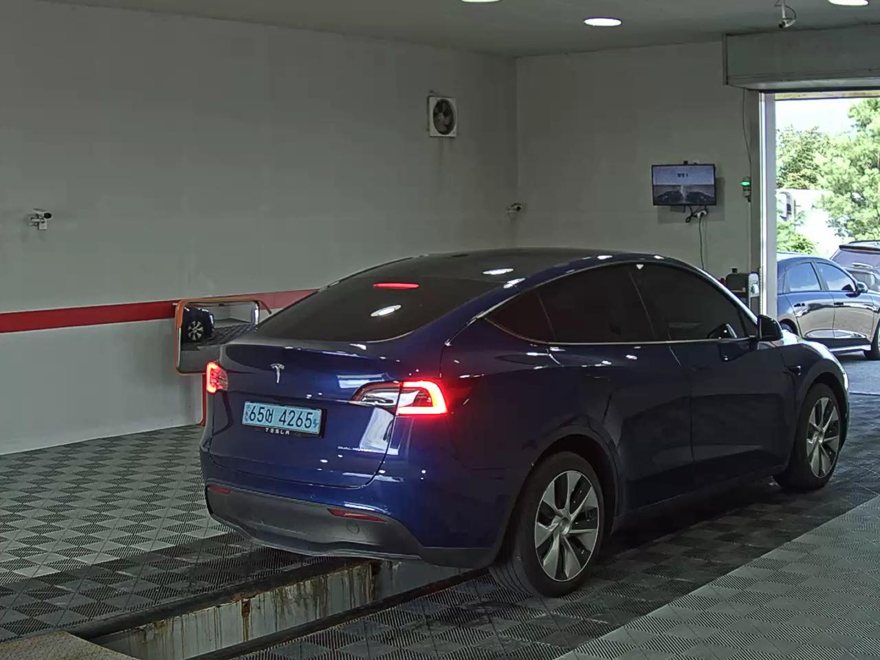 Tesla Model Y 2021 — صورة 4