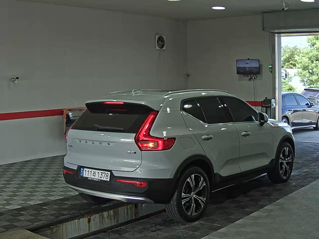 Volvo Xc40 2021 — صورة 4