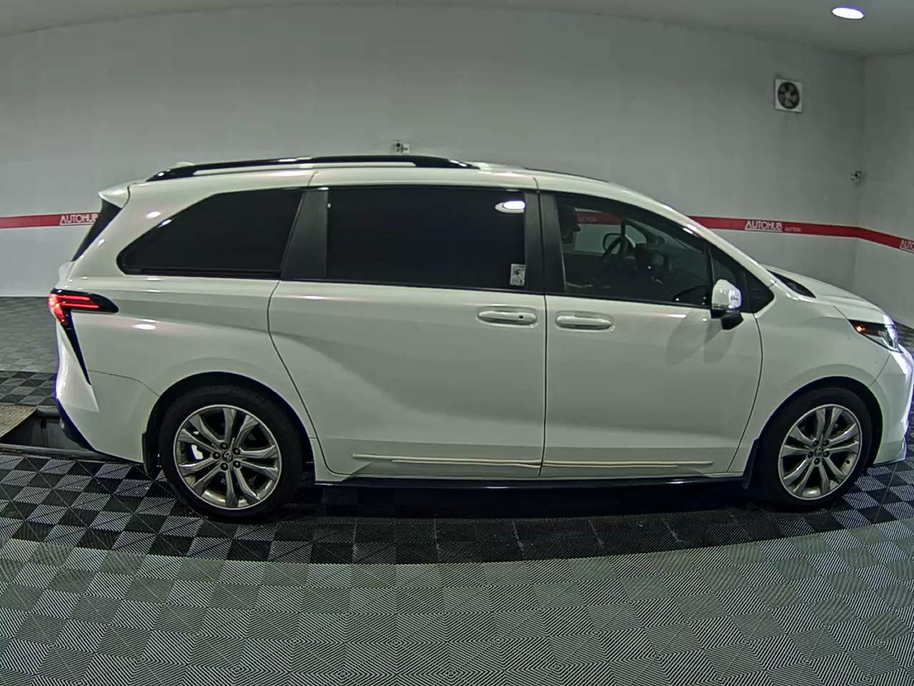 2022 - toyota sienna