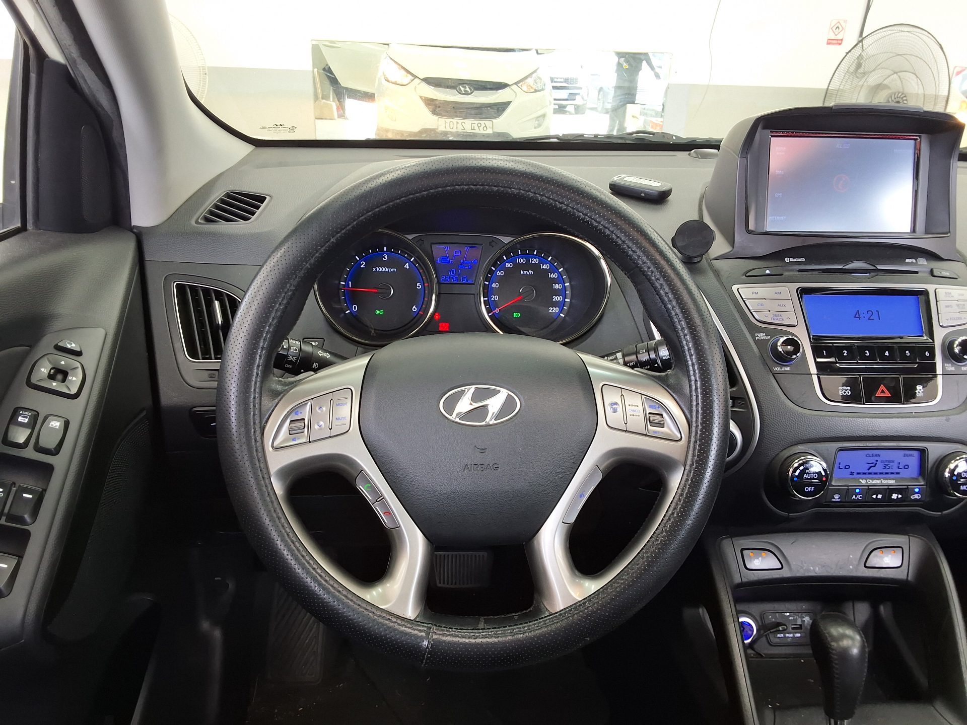 2012 - hyundai tucson