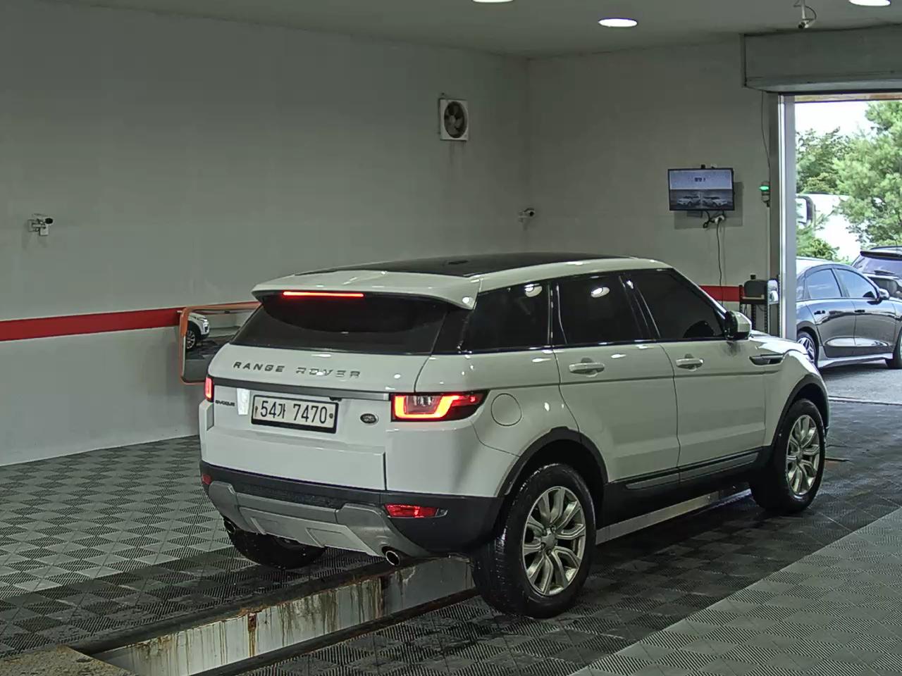 لاند روفر Rover رينج روفر Evoque 2.0 Td4 Se 2018 SE