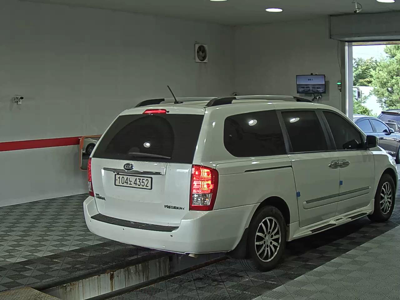 2013 - kia carnival
