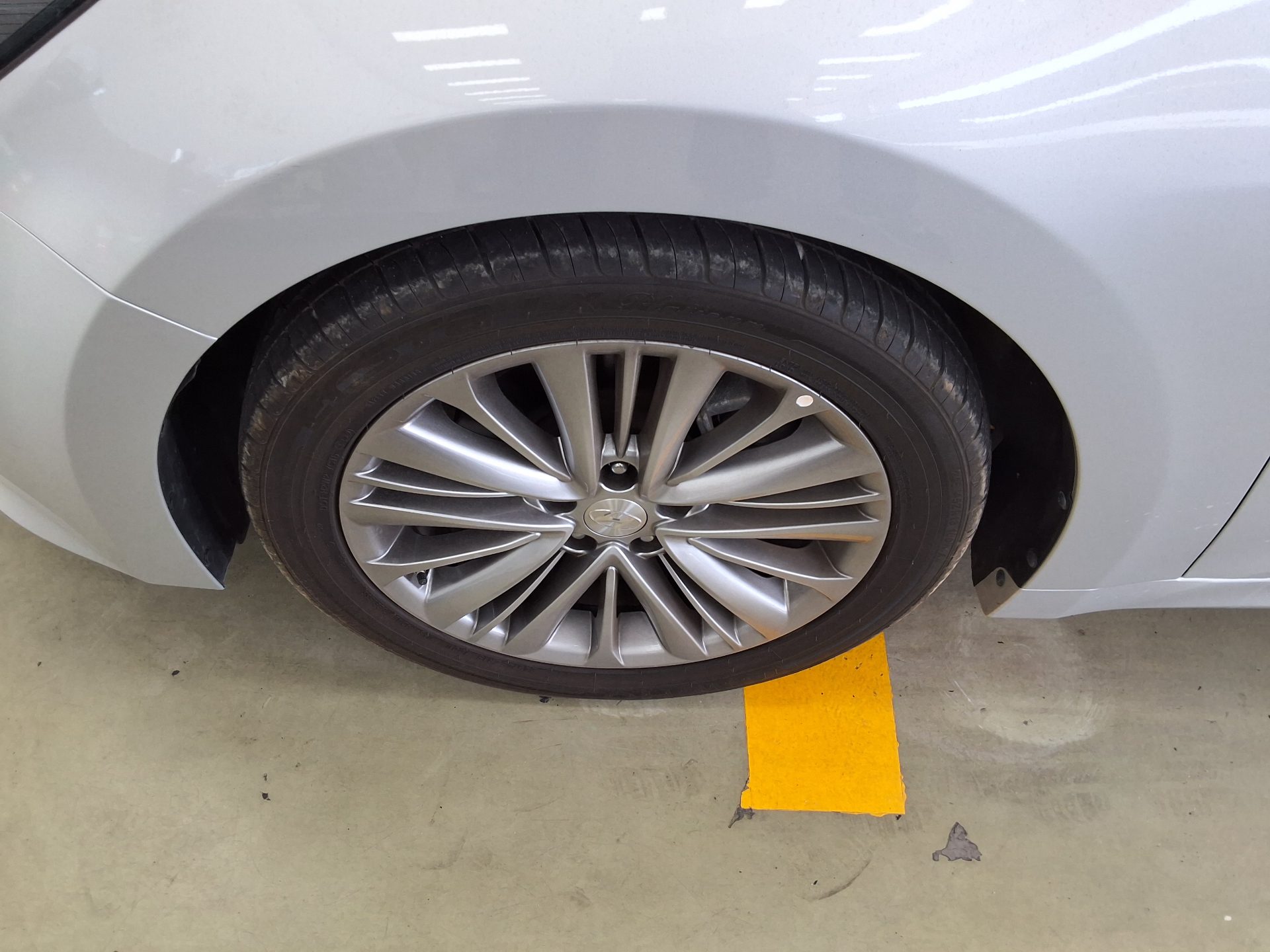 2016 - hyundai aslan