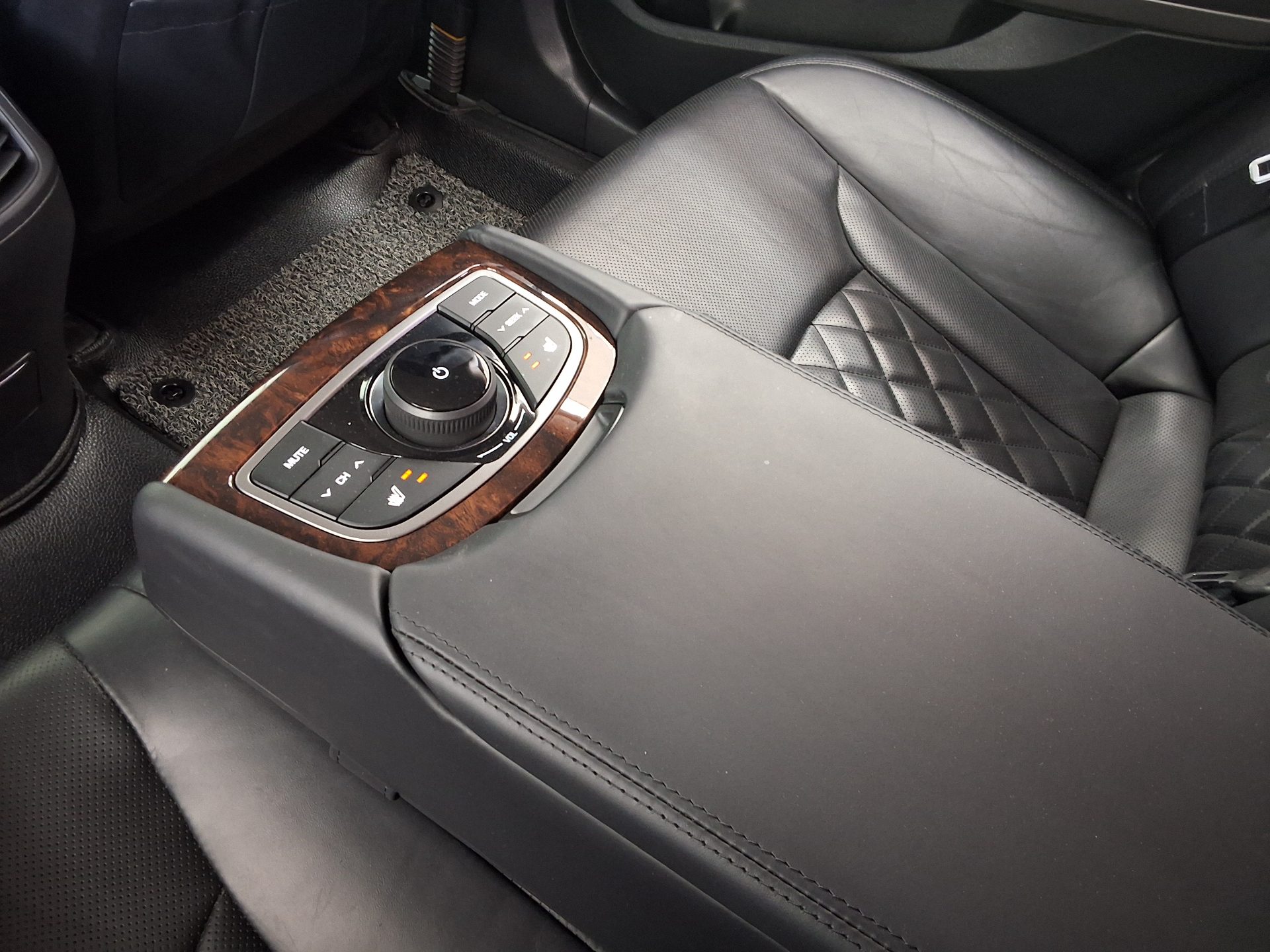 2016 - hyundai aslan