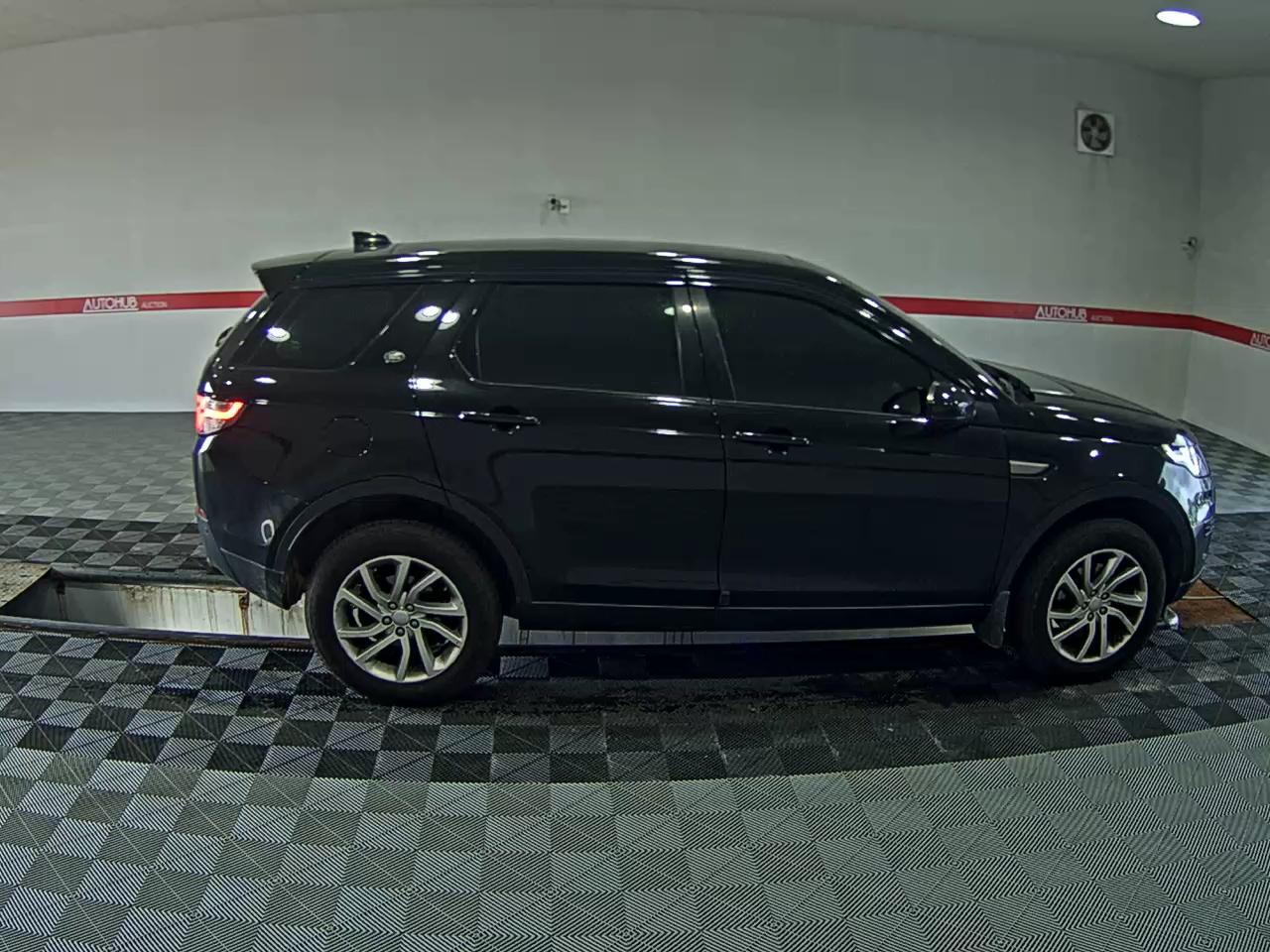 2019 - land rover discovery