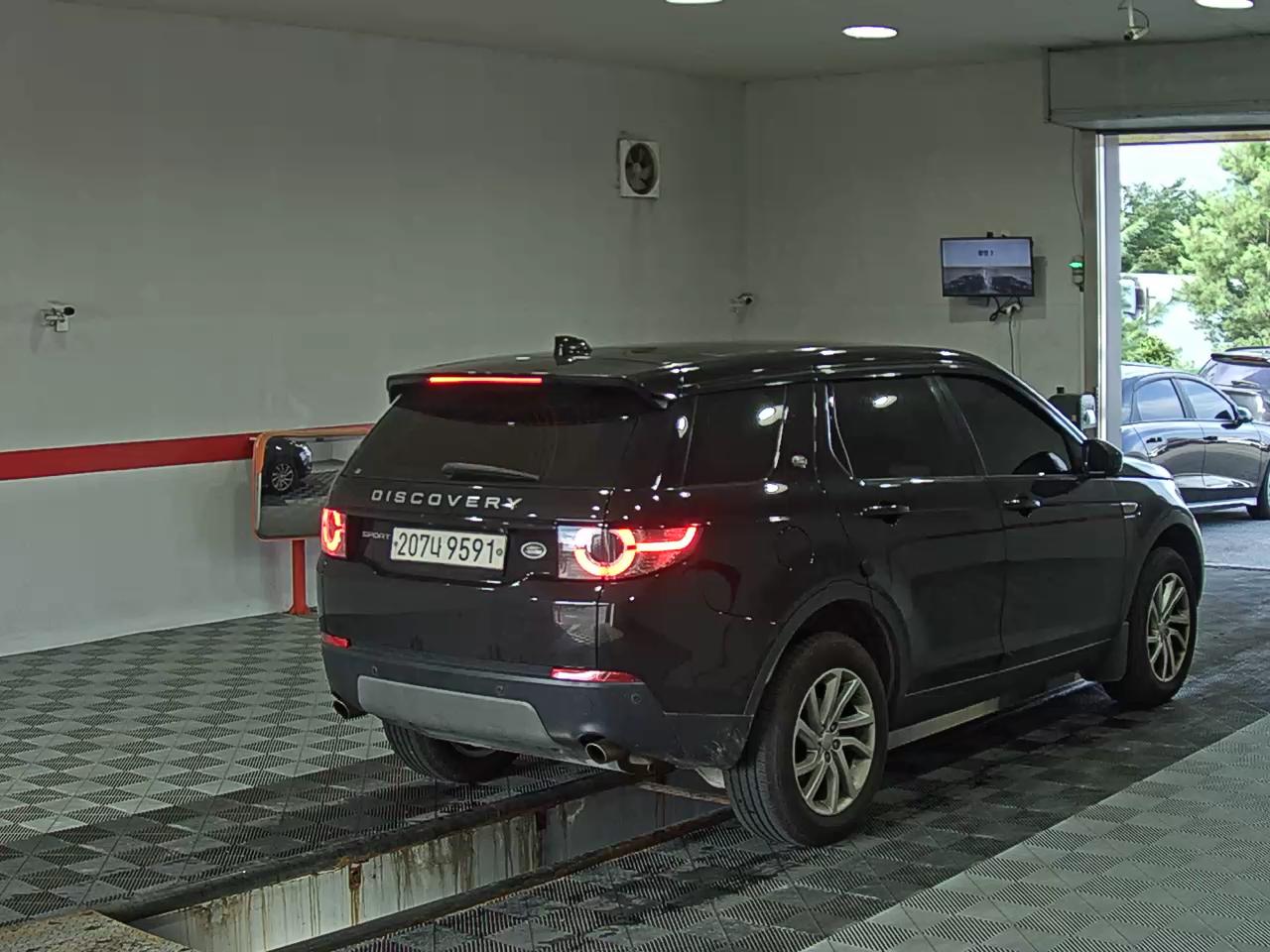 2019 - land rover discovery