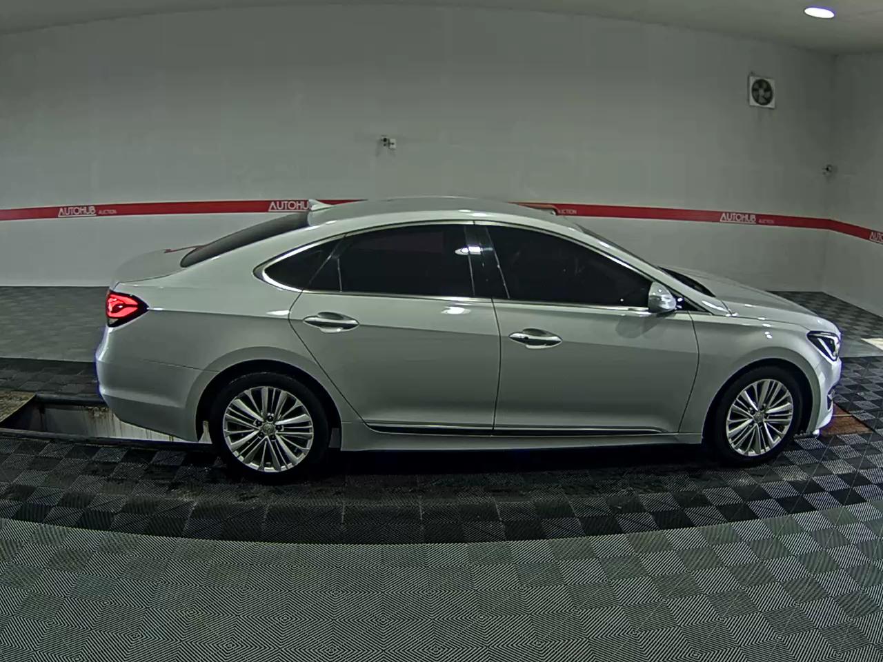 2016 - hyundai aslan