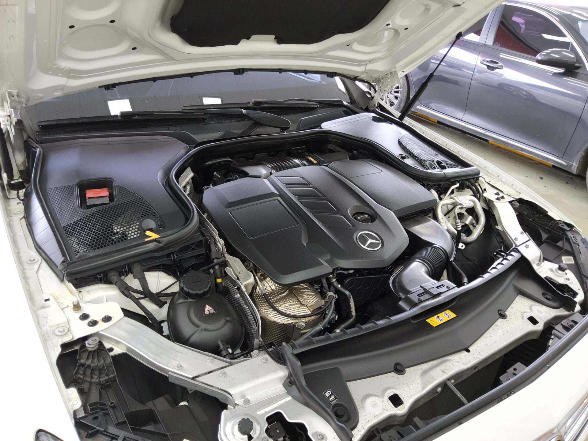 مرسيدس بنز E Class (5Th Gen) E220D فورماتيك Avantgarde 2018 E220d 4MATIC