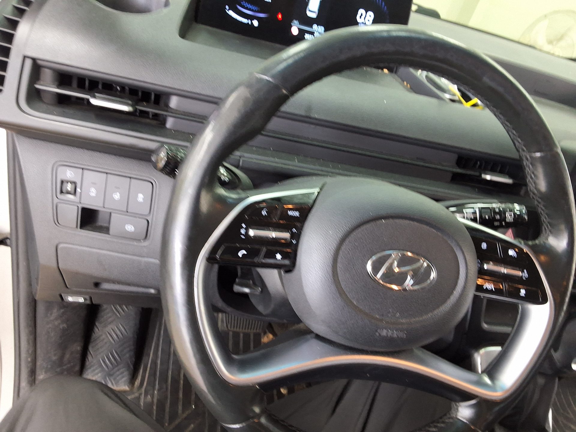 2022 - hyundai staria