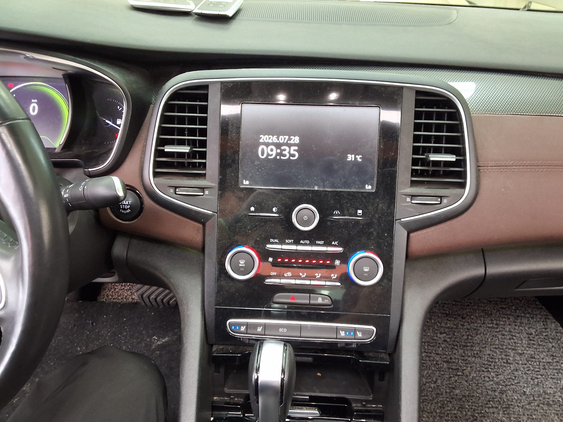 2019 - renault sm6