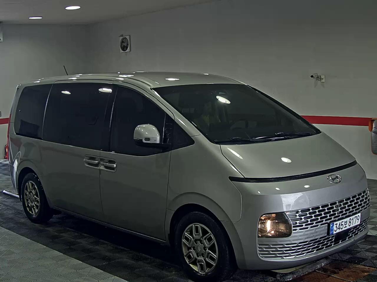 2022 - hyundai staria