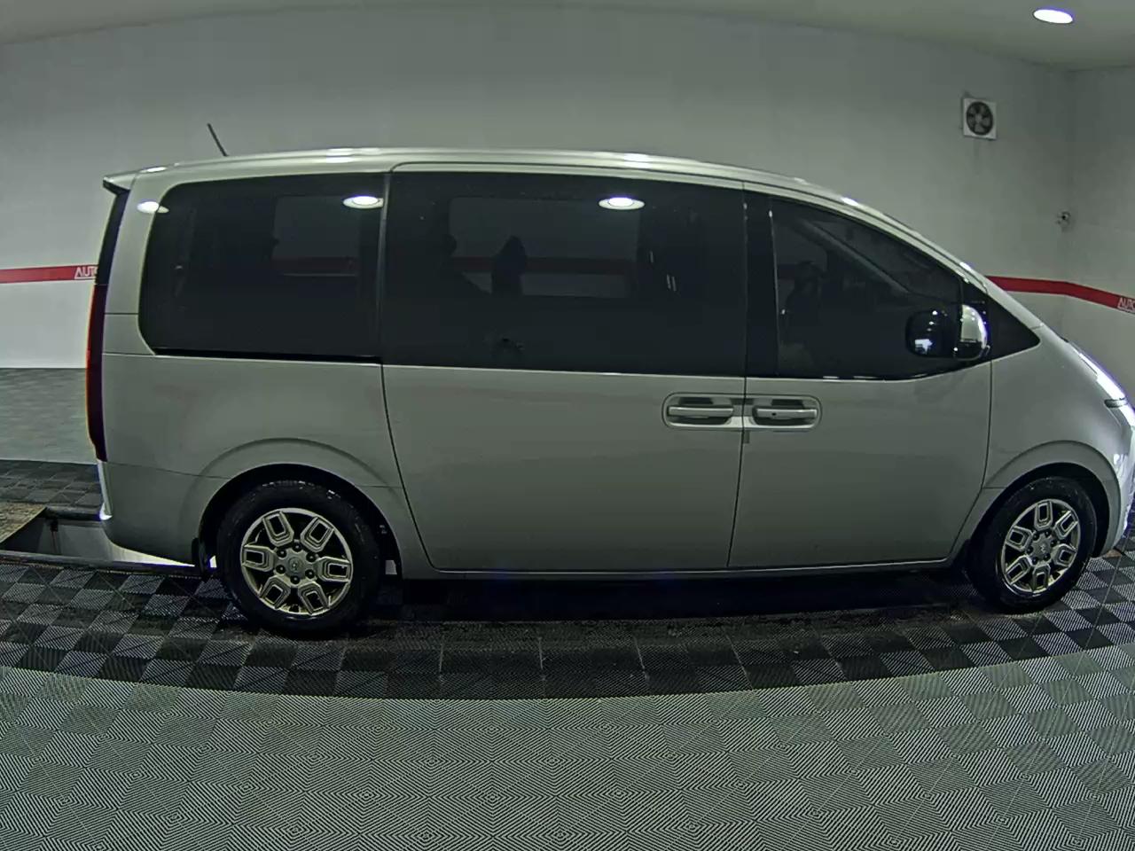 2022 - hyundai staria