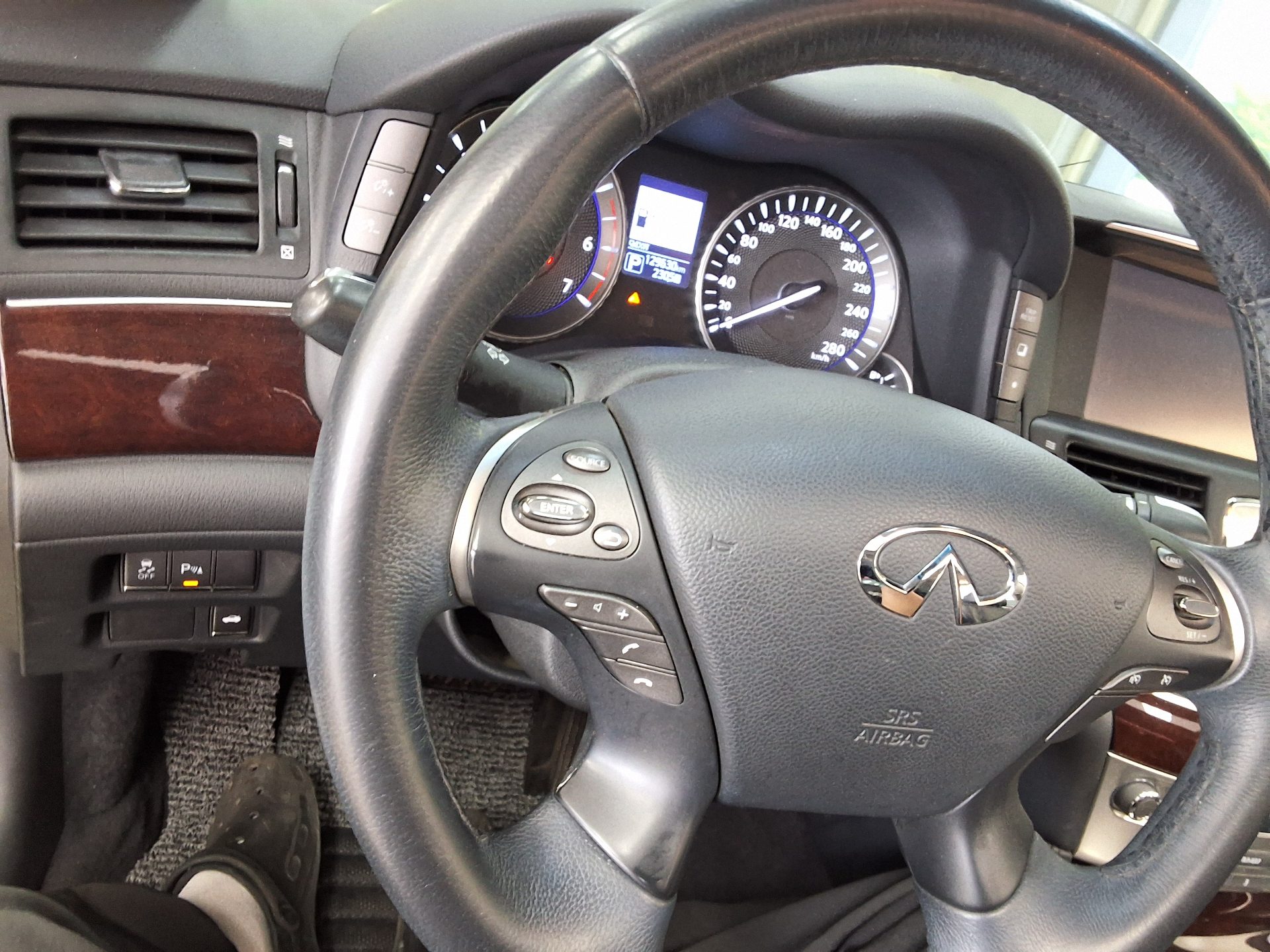 إنفينيتي Q70 3.0D 2015