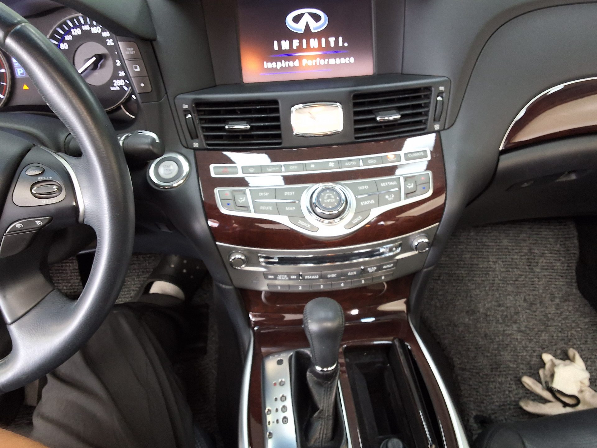 إنفينيتي Q70 3.0D 2015