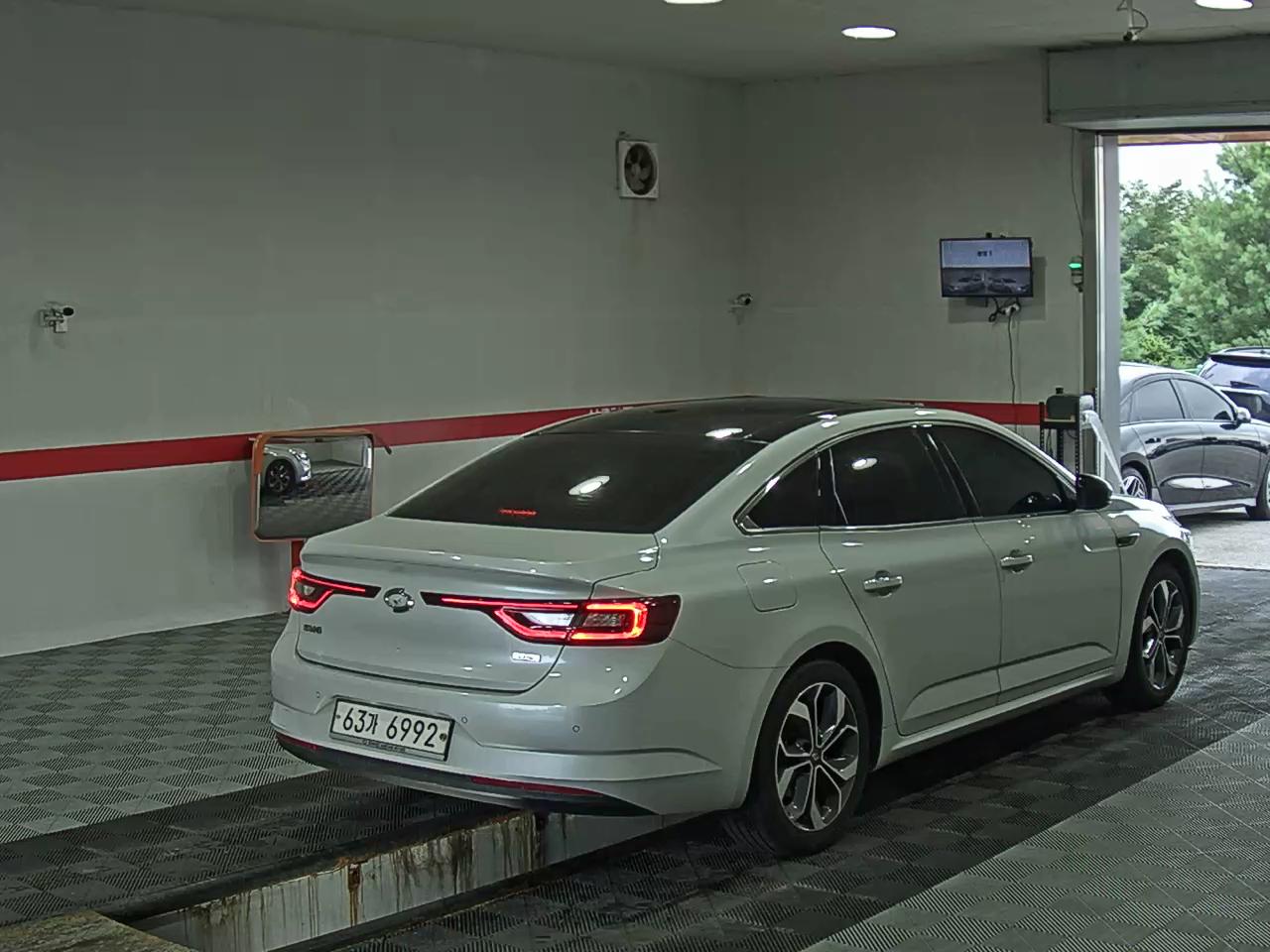 2019 - renault sm6