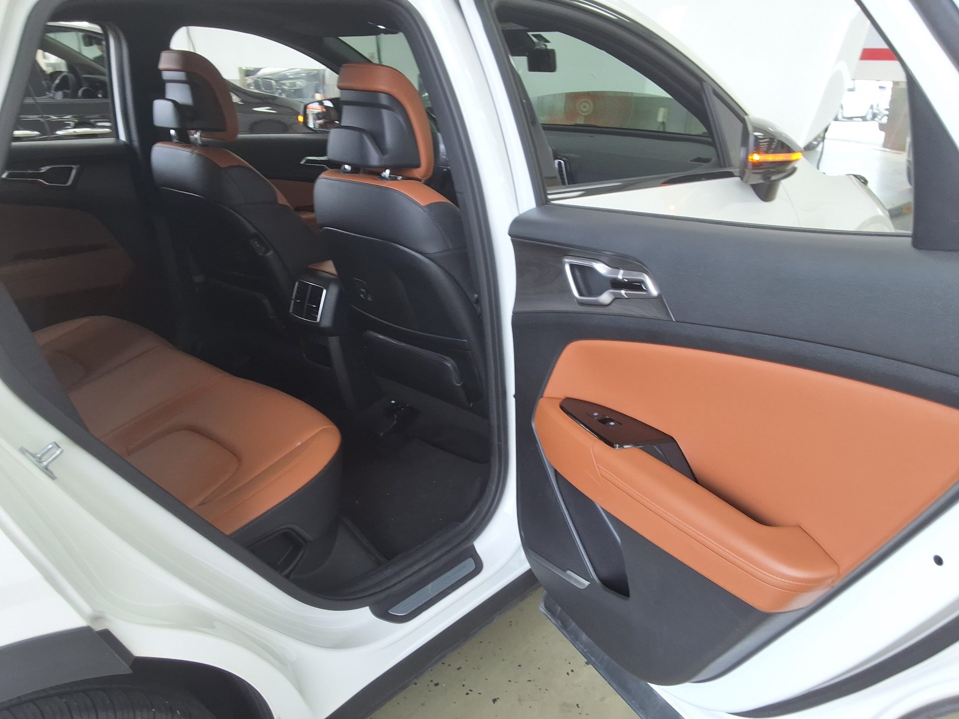 2023 - kia sportage
