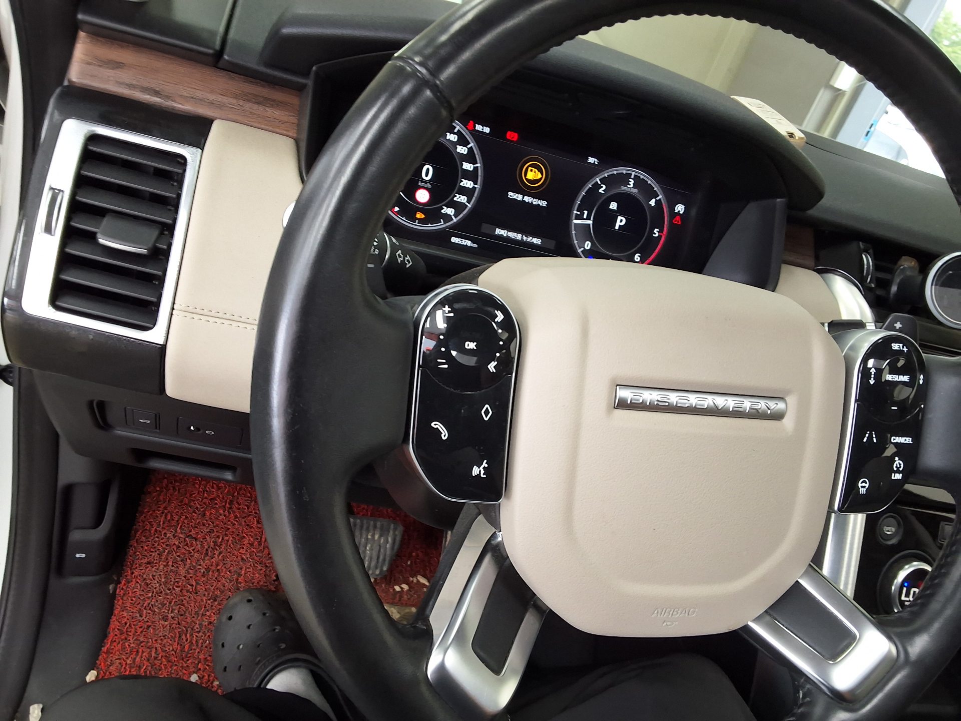 2019 - land rover discovery