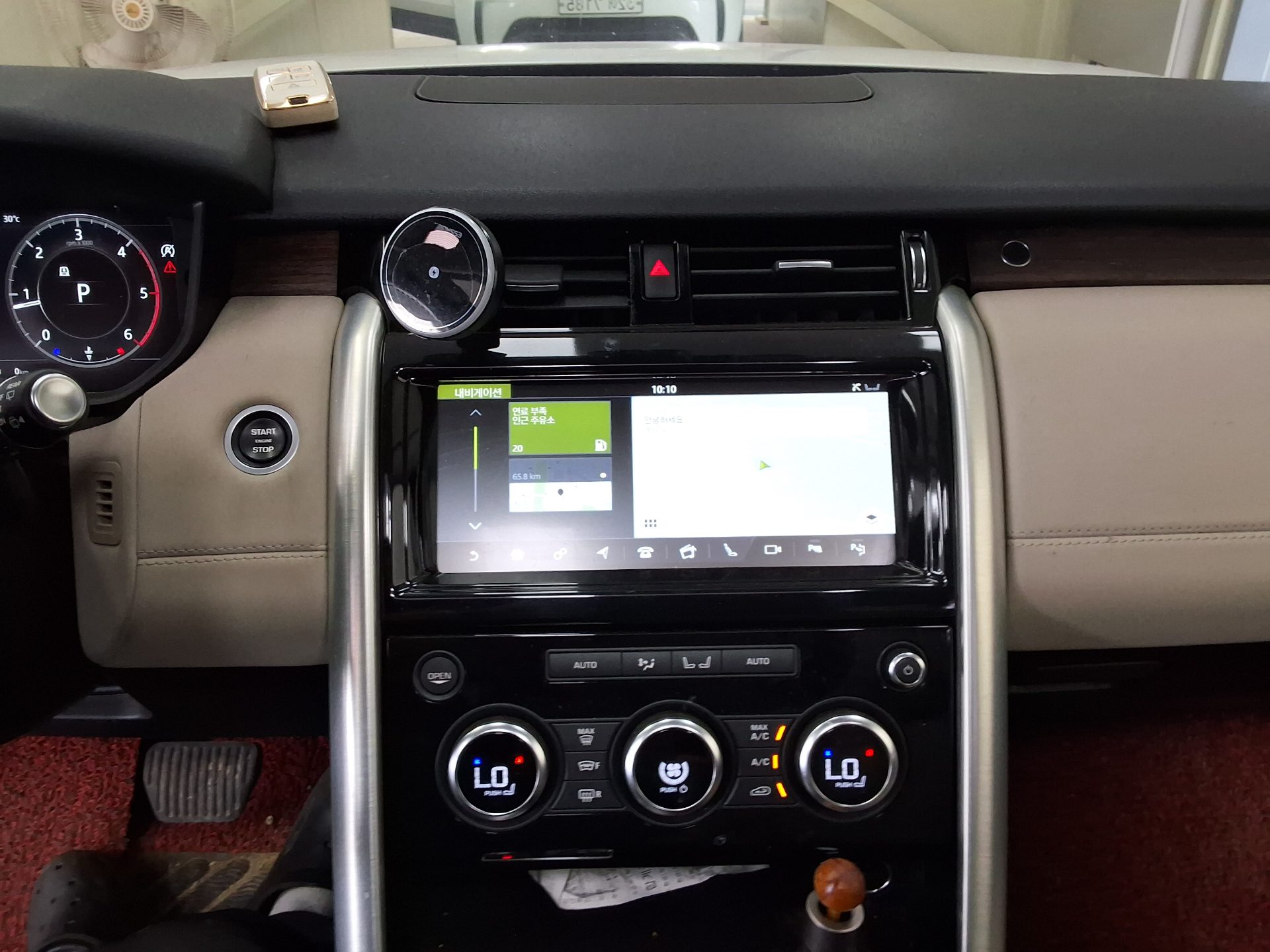 2019 - land rover discovery