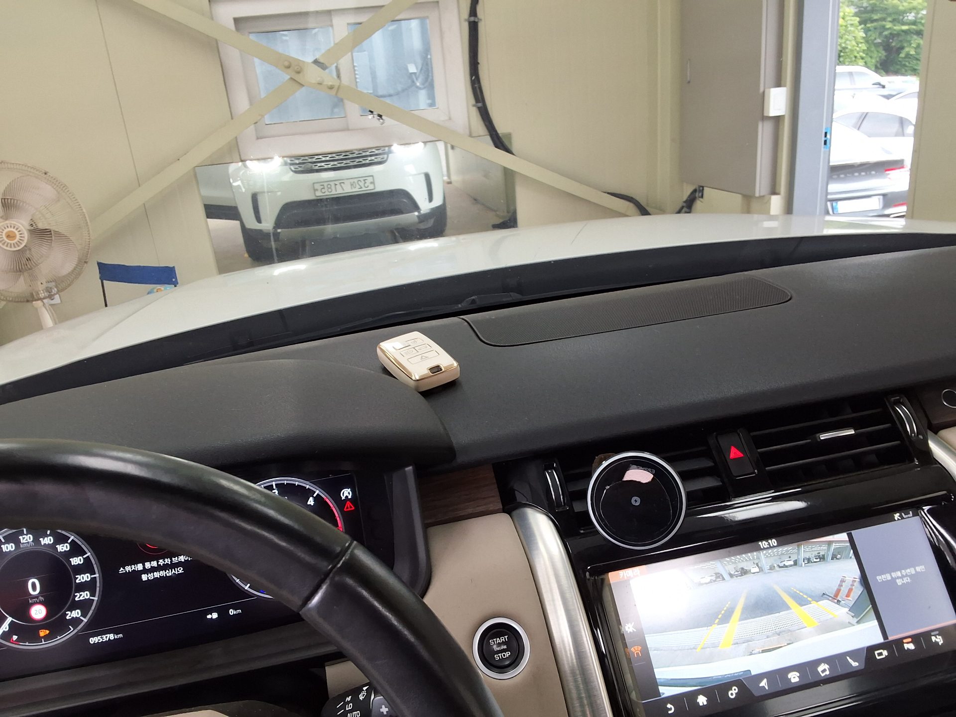 2019 - land rover discovery