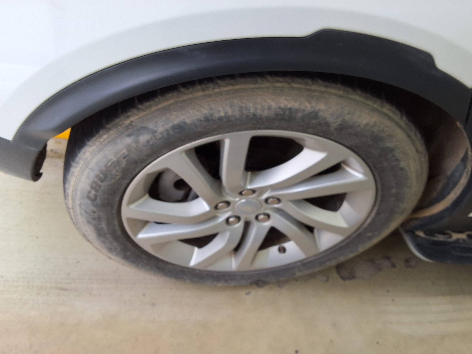 2019 - land rover discovery