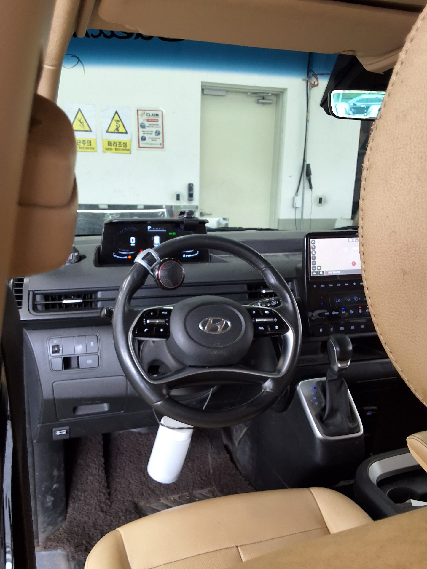 2022 - hyundai staria