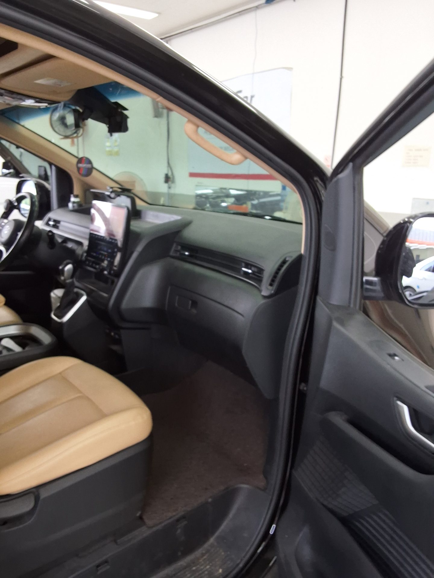 2022 - hyundai staria