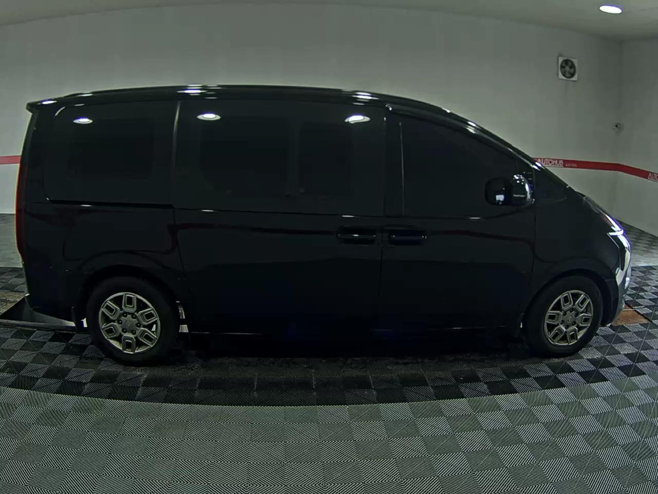 2022 - hyundai staria