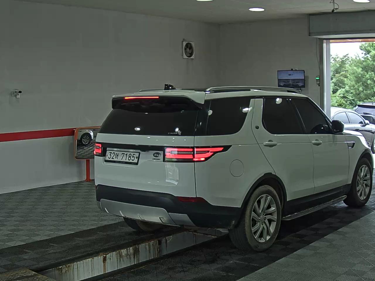 2019 - land rover discovery