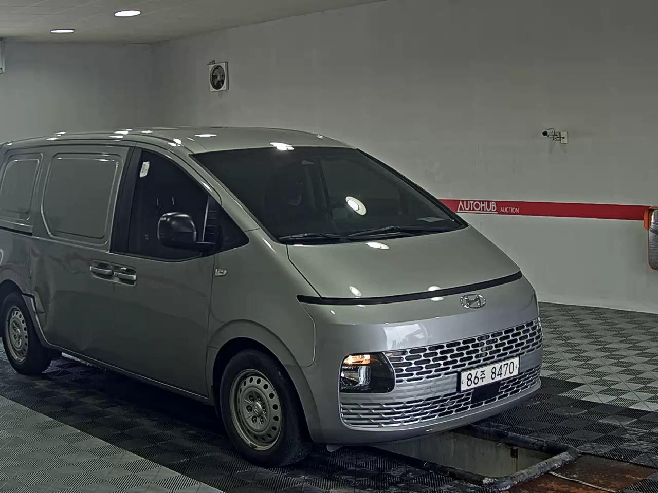 2022 - hyundai staria