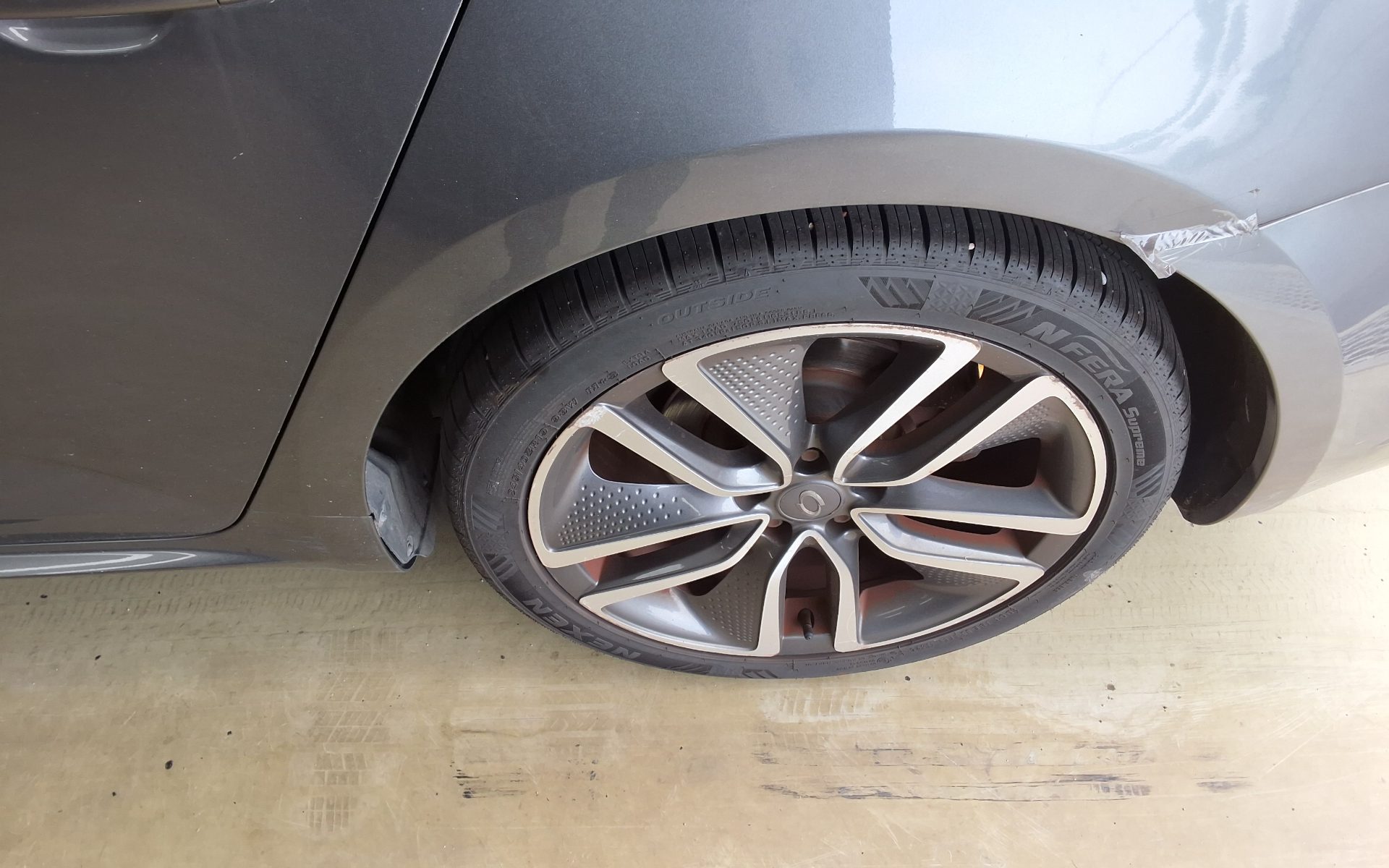 2016 - renault sm6