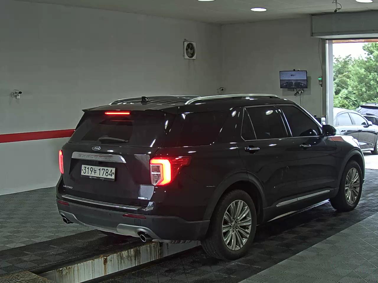 2020 - ford explorer