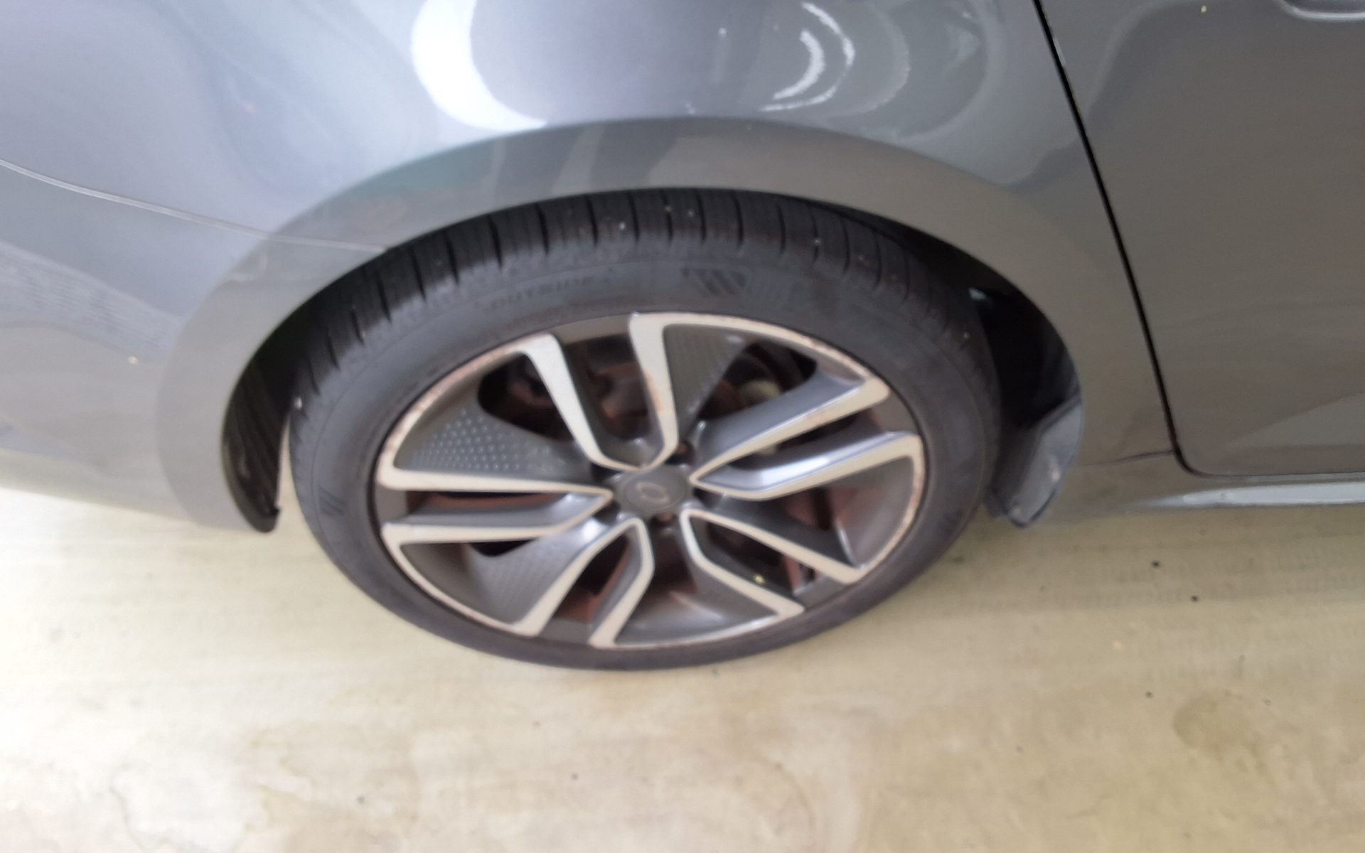 2016 - renault sm6