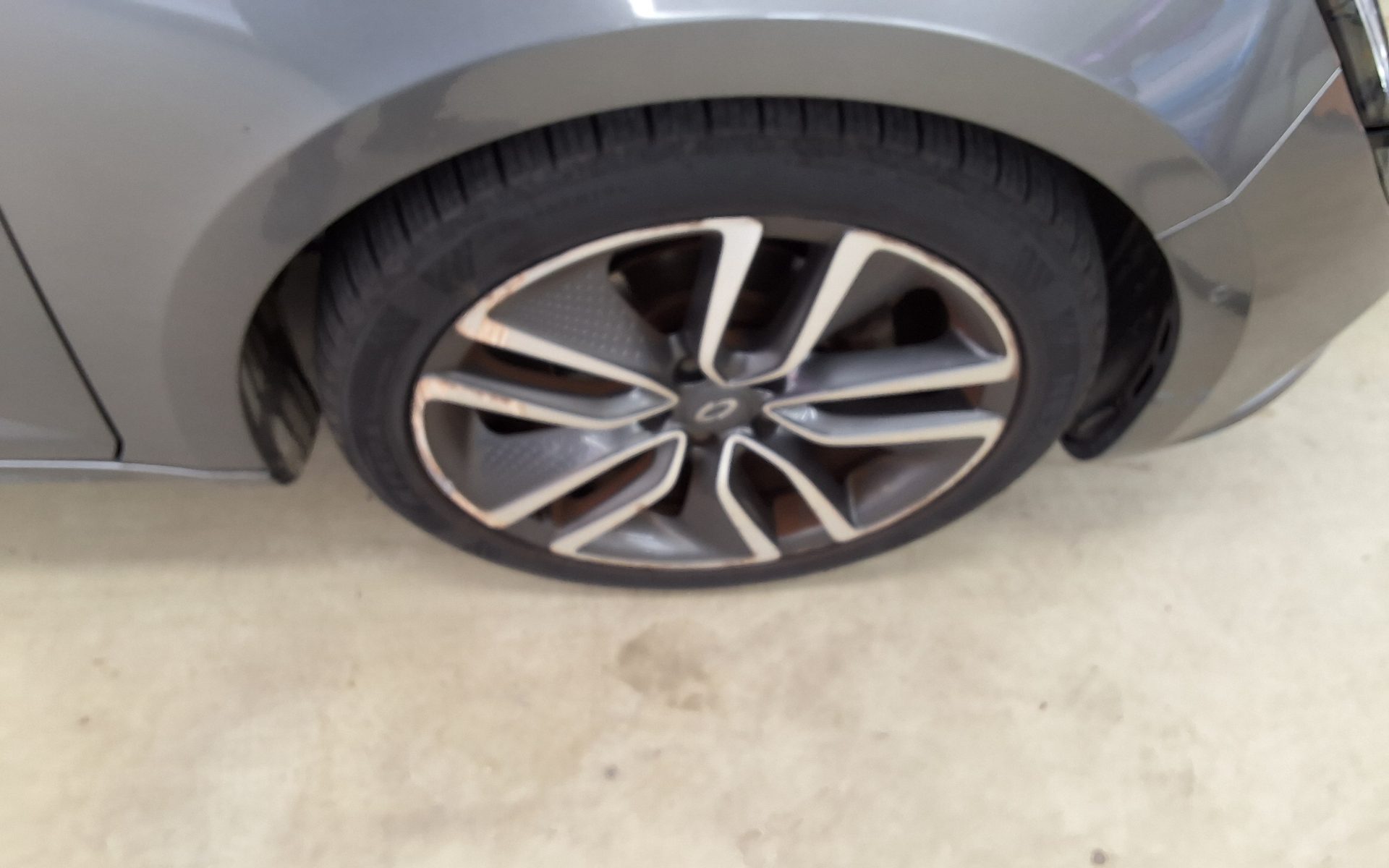 2016 - renault sm6