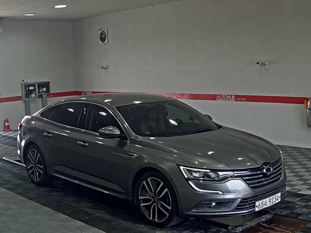 2016 - renault sm6