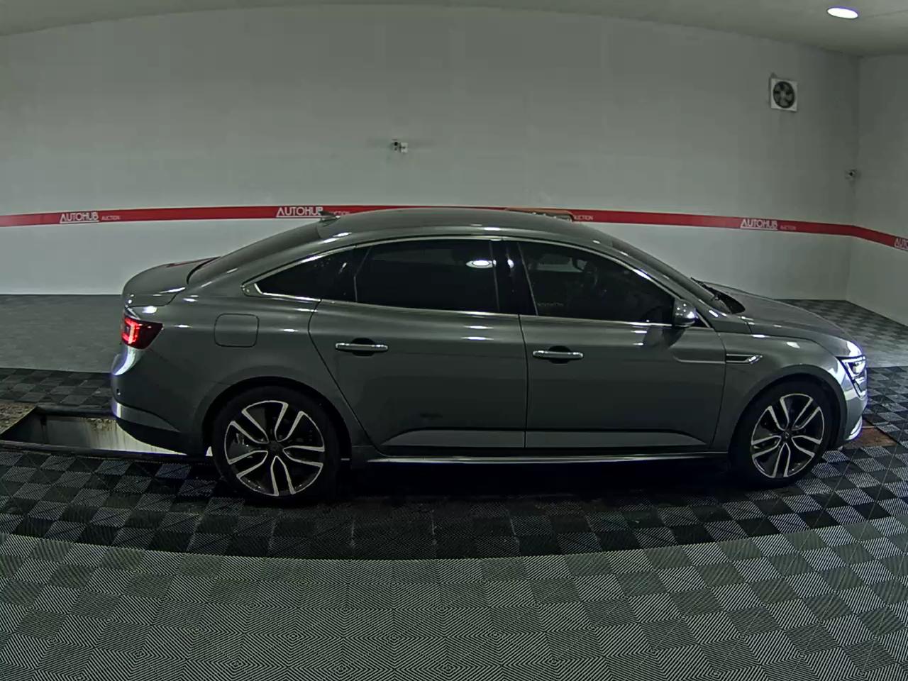 2016 - renault sm6
