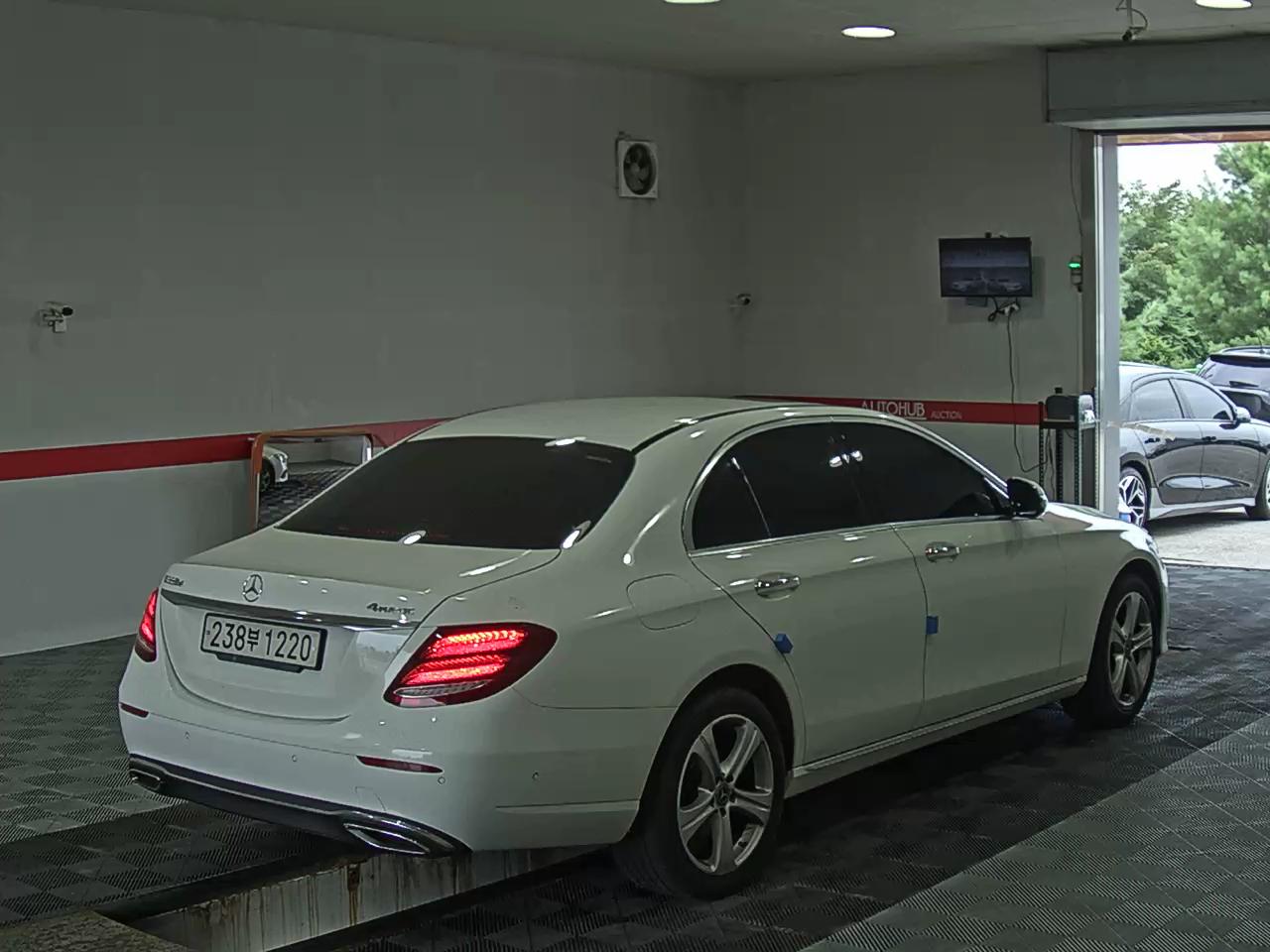 مرسيدس بنز E Class (5Th Gen) E220D فورماتيك Avantgarde 2018 E220d 4MATIC