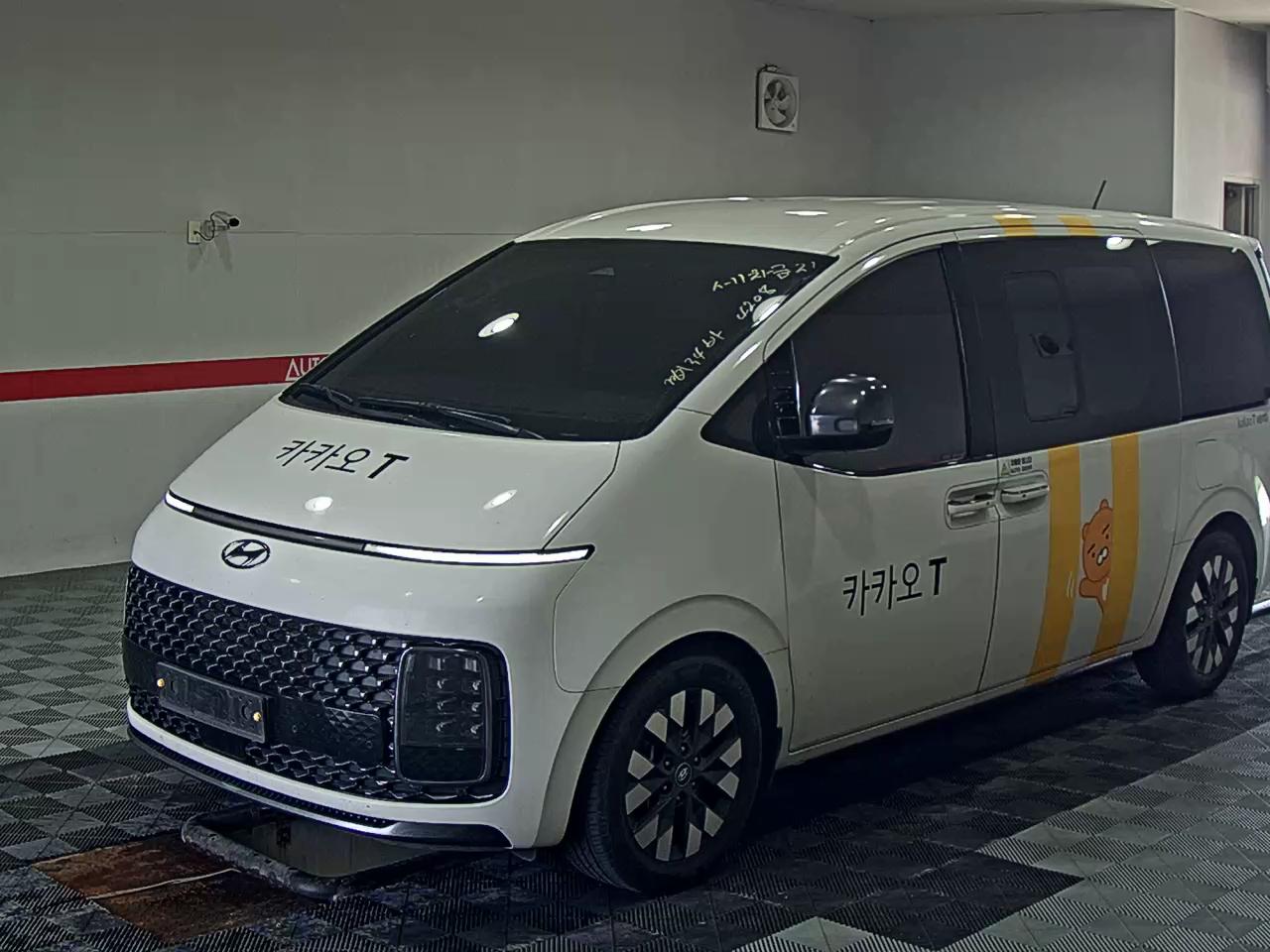 HYUNDAI STARIA LOUNGE MOBILITY