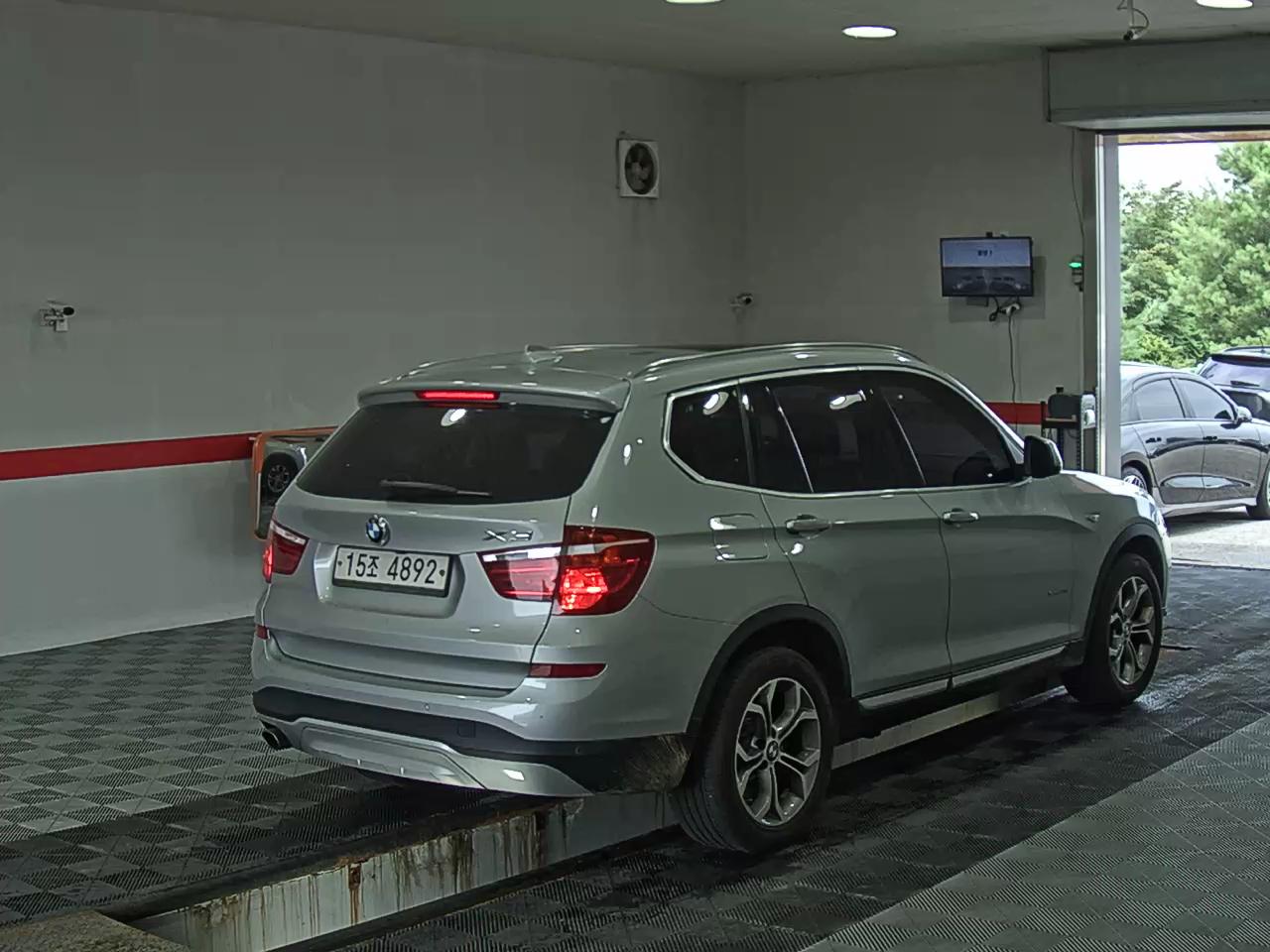 بي إم دبليو X3 (2Nd Gen) 20D إكس درايف X Line Light Pack 2015 LINE