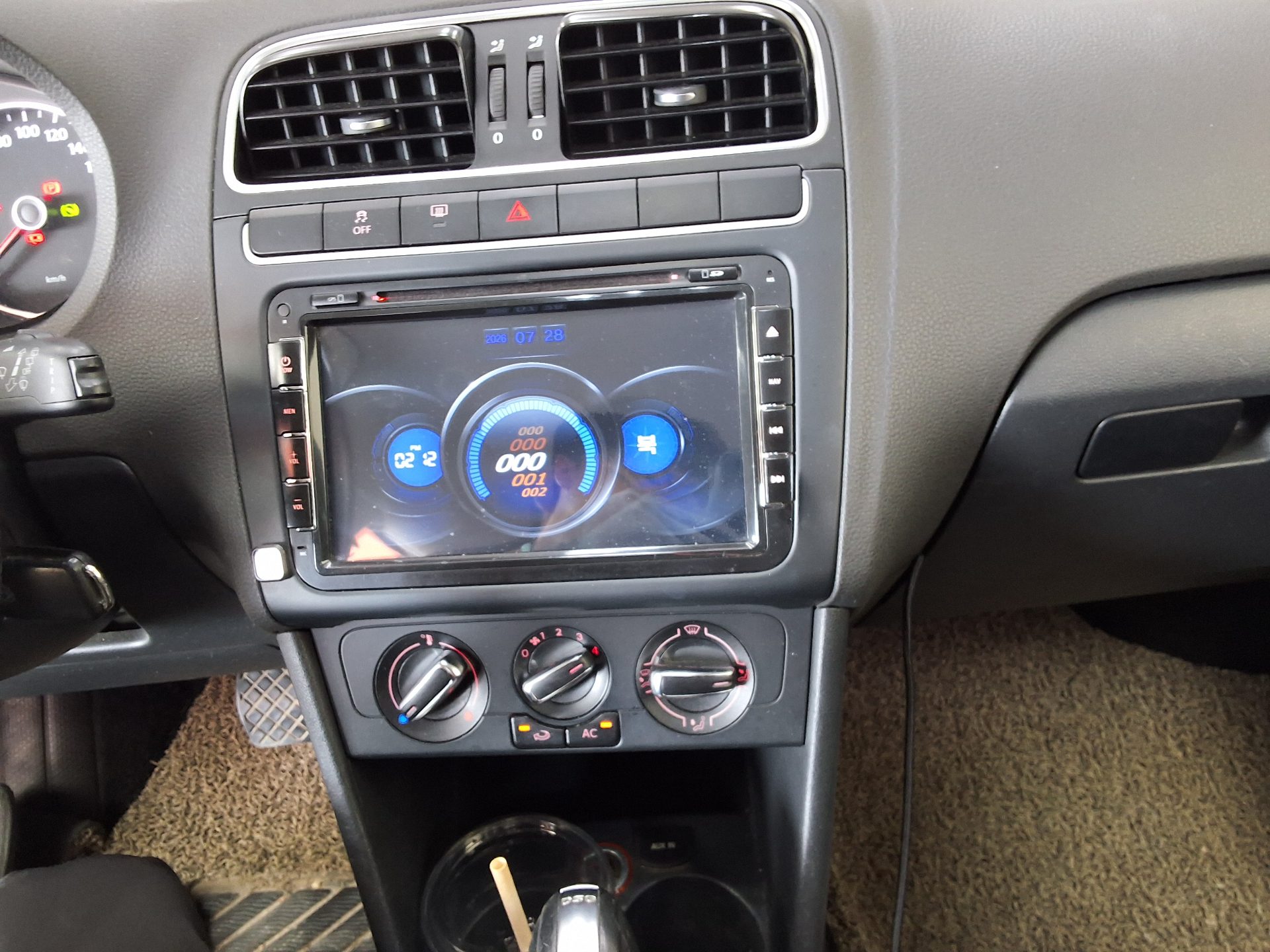 2014 - volkswagen polo
