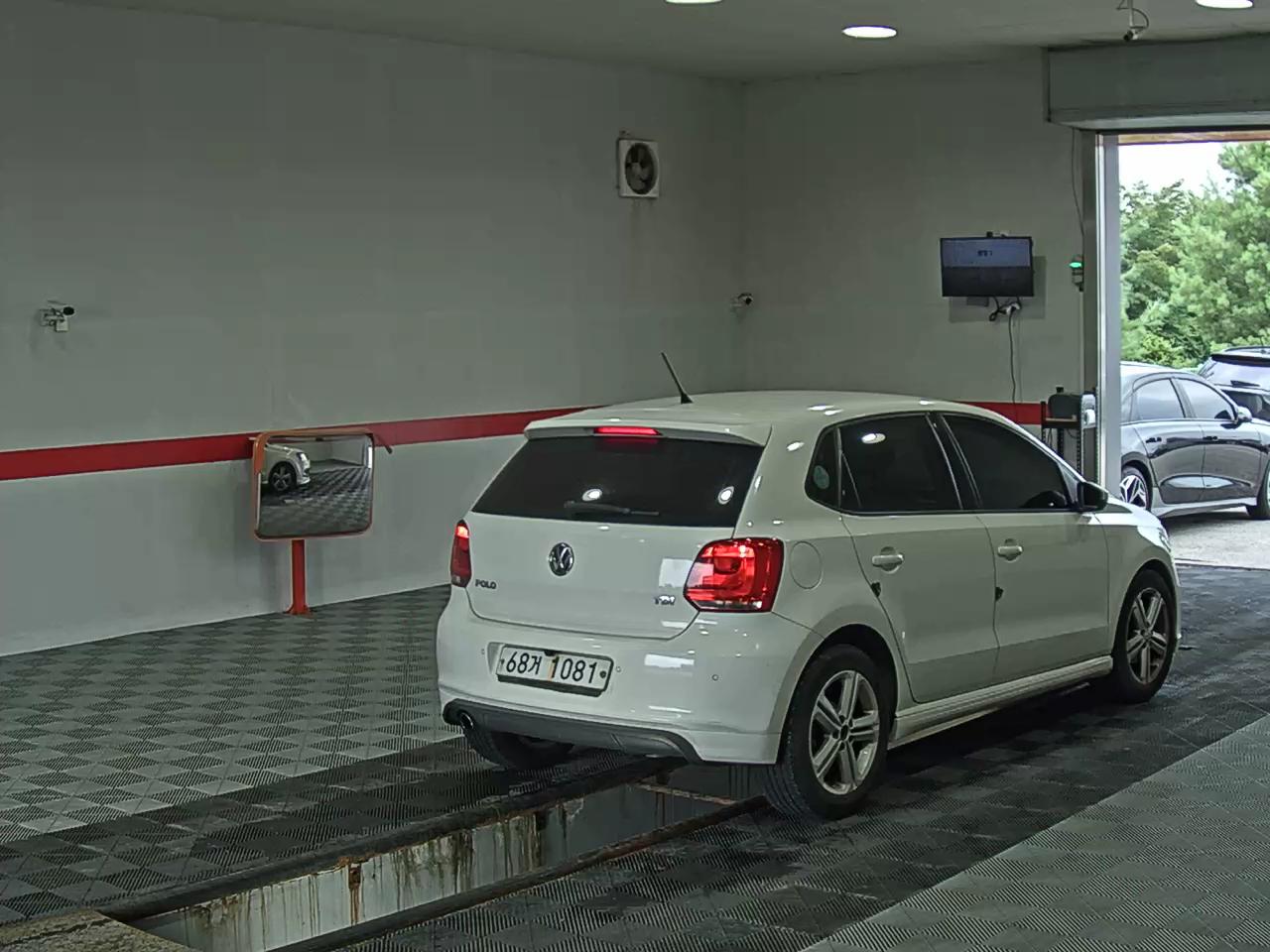 2014 - volkswagen polo