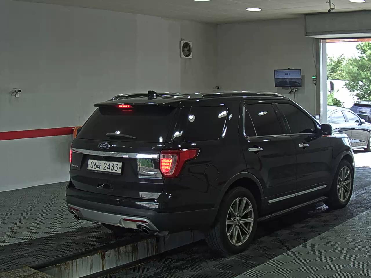2017 - ford explorer