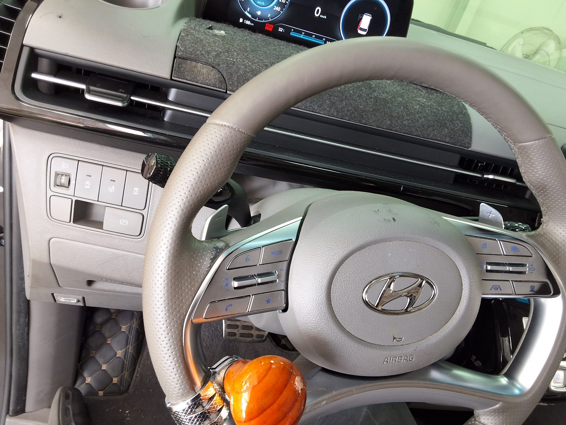2022 - hyundai staria