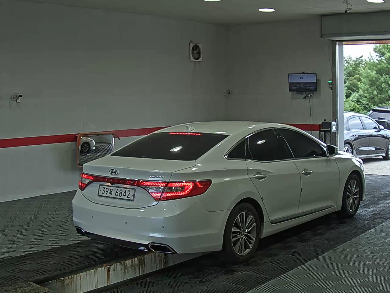 هيونداي جرانديور 2015 MODERN