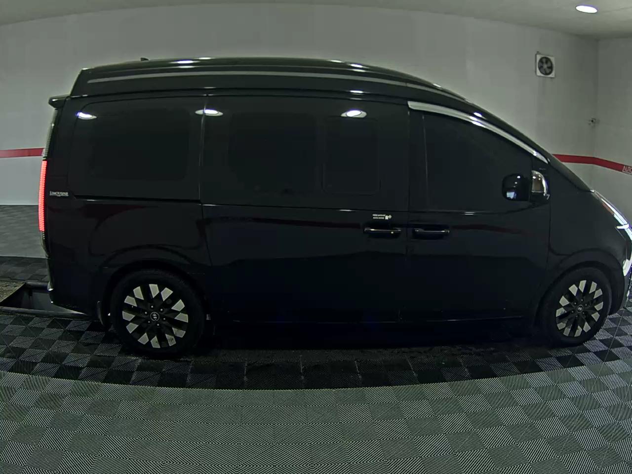 2022 - hyundai staria