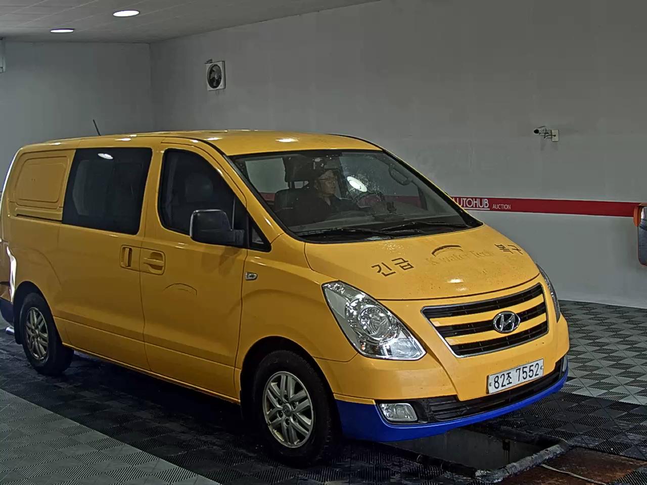 هيونداي جراند ستاركس 5 Seater ديزل فان سمارت 2017 VAN SMART