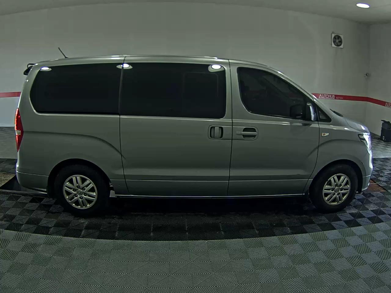 هيونداي الجديد جراند ستاركس 5 Seater ديزل فان مودرن 2019 VAN MODERN