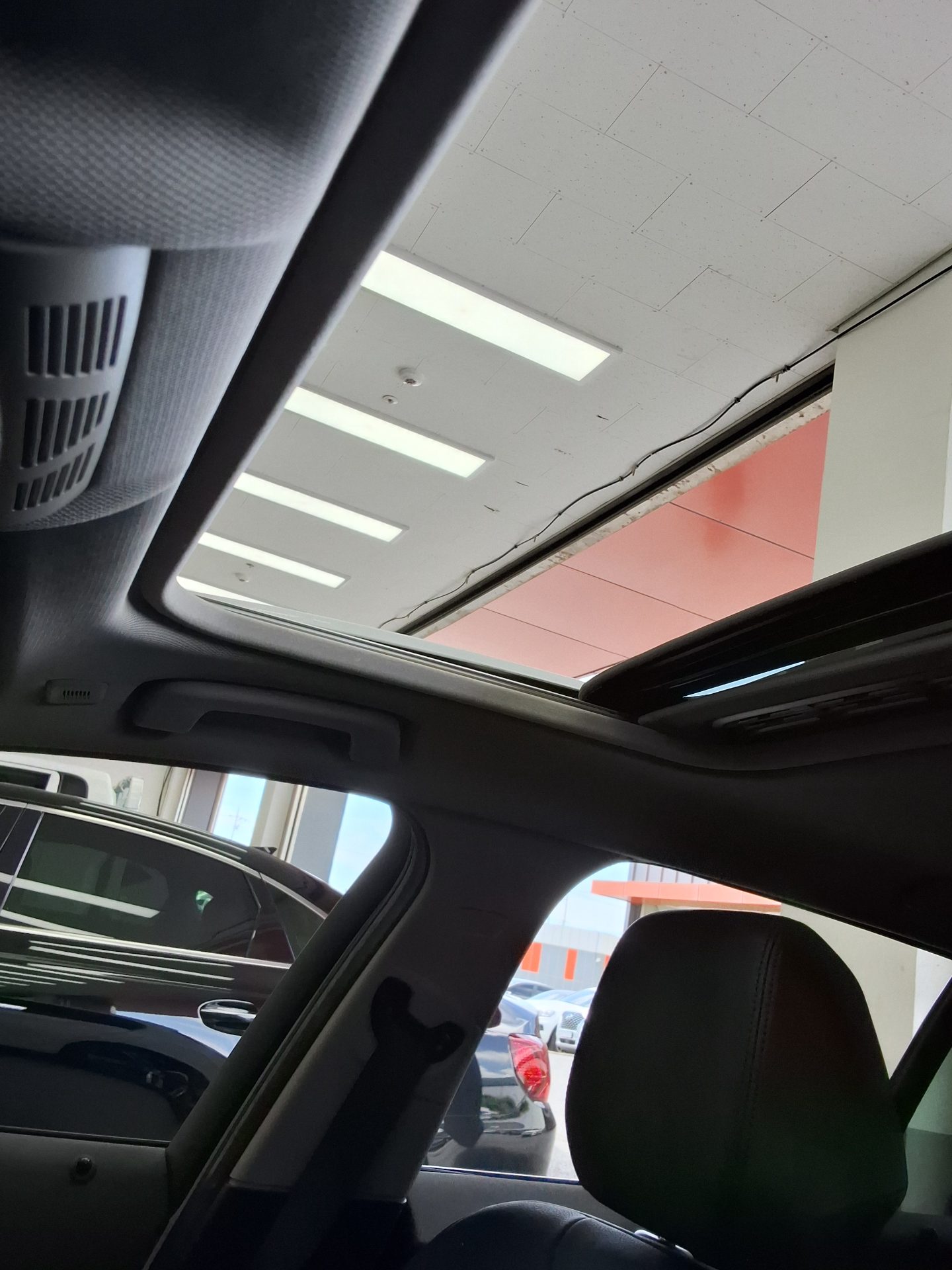 بي إم دبليو 1 Series (2Nd Gen) 5 أبواب 118D Sport Line 2016 SPORT LINE