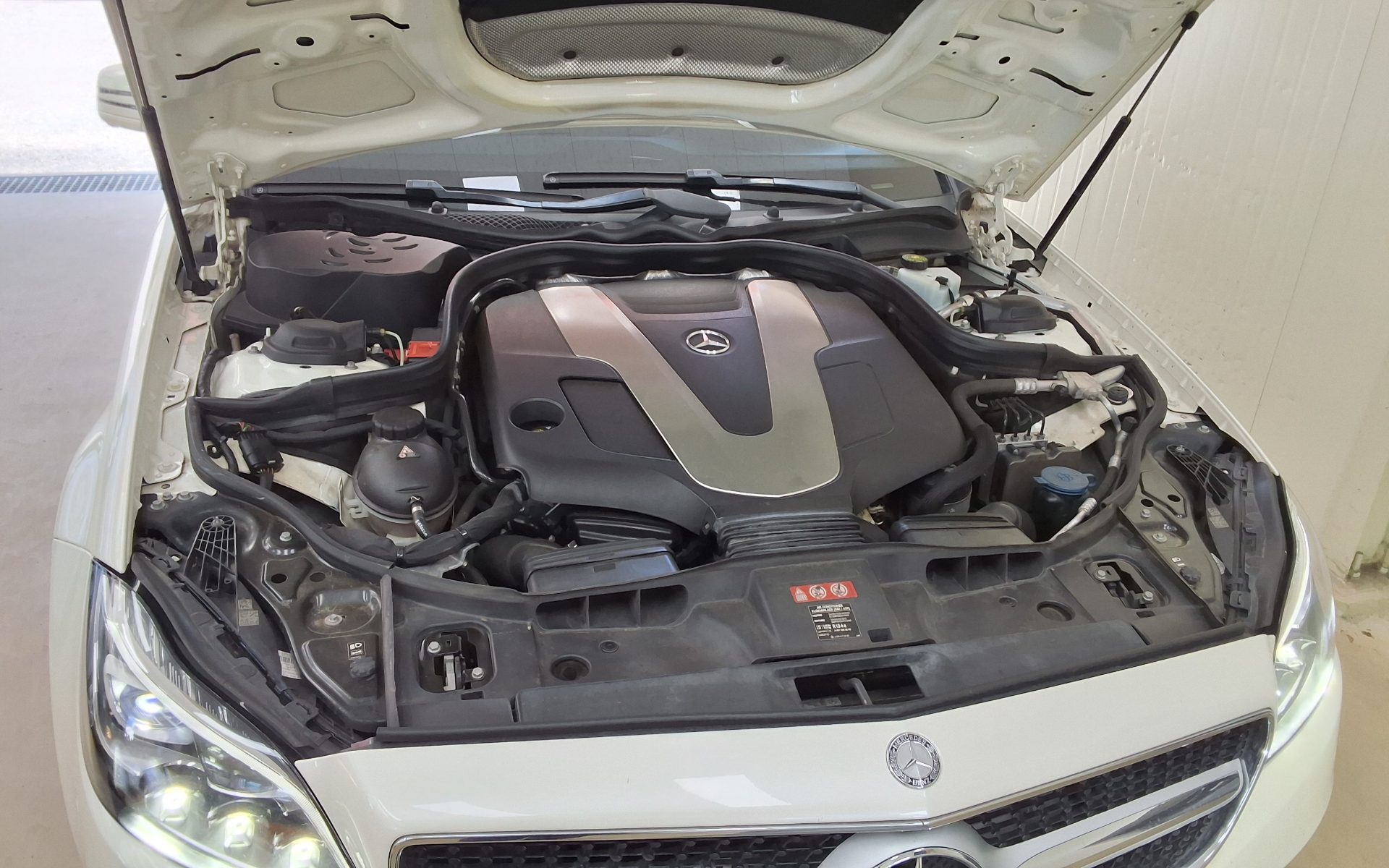 مرسيدس بنز سي إل إس Class (2Nd Gen) Cls350 D فورماتيك 2016 4MATIC