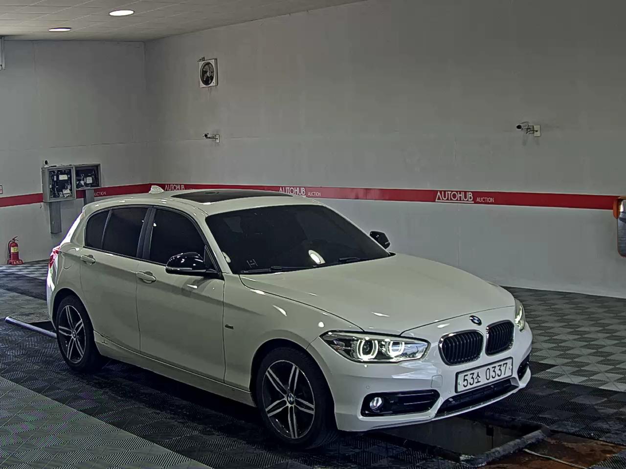 بي إم دبليو 1 Series (2Nd Gen) 5 أبواب 118D Sport Line 2016 SPORT LINE