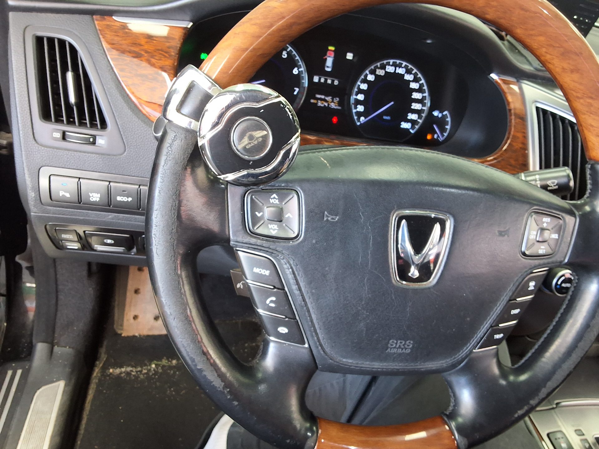 2012 - hyundai equus